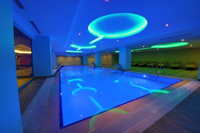 Ramada Hotel & Suites by Wyndham Istanbul Merter - 5