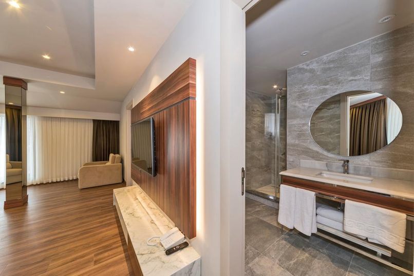 Golden Royal Hotel - 3