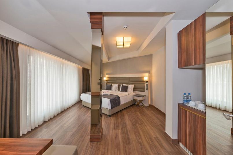 Golden Royal Hotel - 5