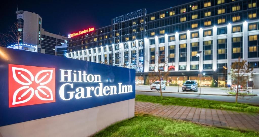 HILTON GARDEN INN - 1