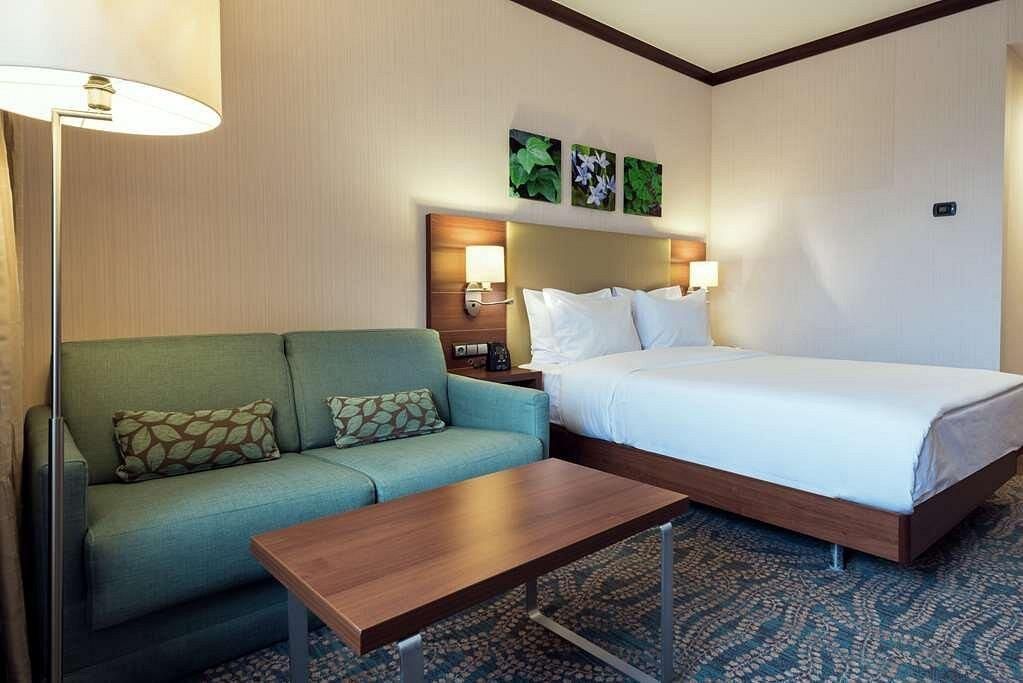 HILTON GARDEN INN - 10