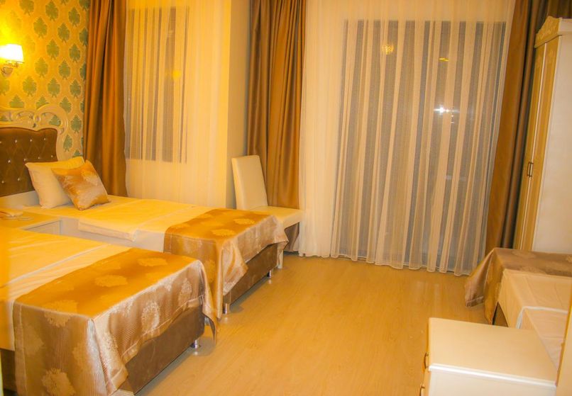 Deluxe Newport Hotel - 2