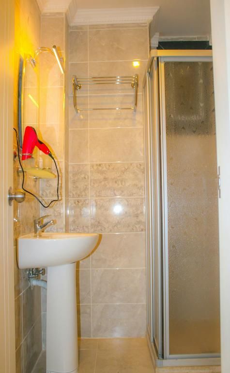 Deluxe Newport Hotel - 4