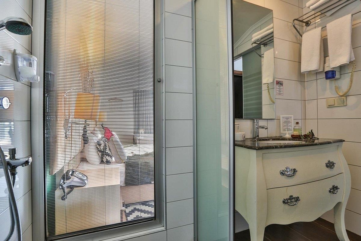 Anjelique House - 18