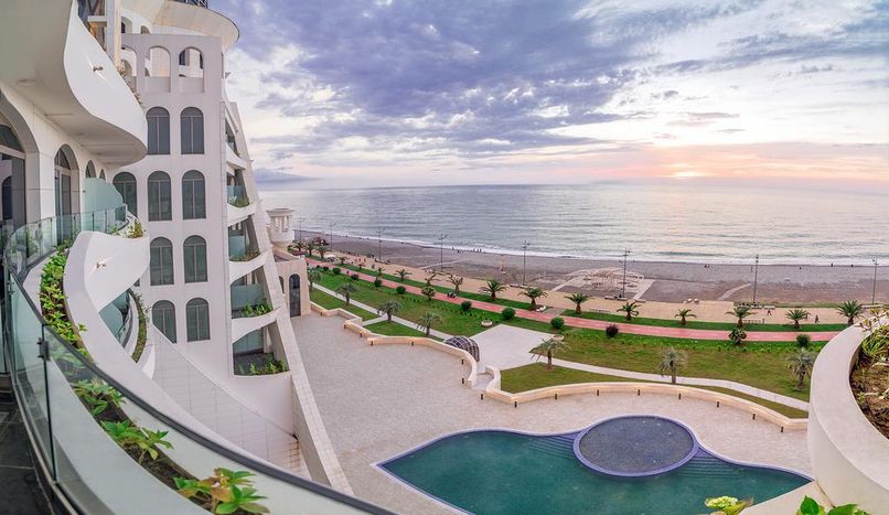 THE GRAND GLORIA HOTEL - 5