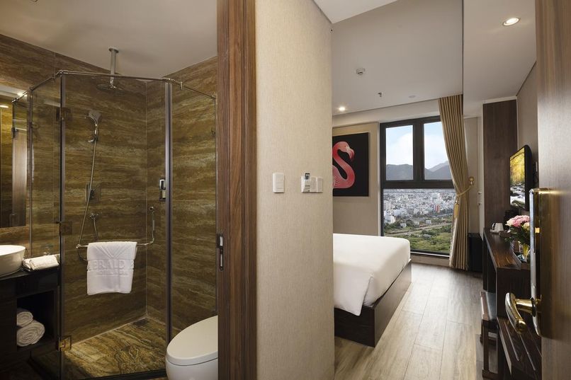 EMERALD BAY HOTEL & SPA - 2