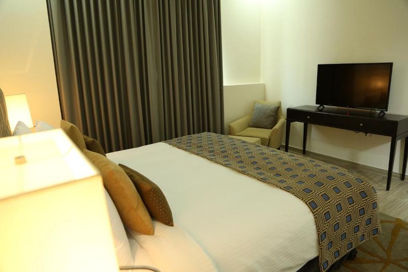 THE UPTOWN HOTEL - 4