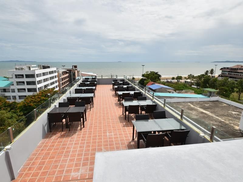 GOLDEN JOMTIEN BEACH - 1
