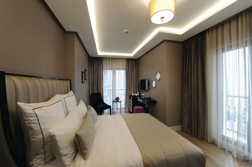 Le Petit Palace Hotel - 3