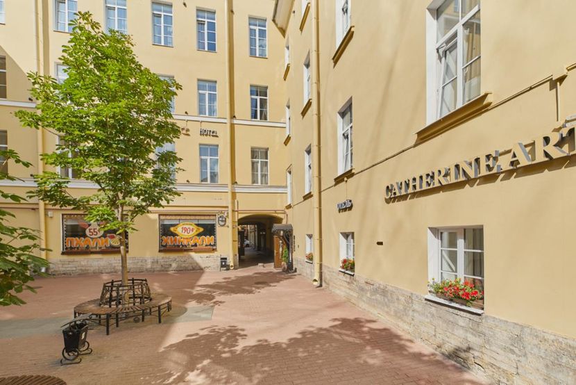 CATHERINE ART HOTEL - 1