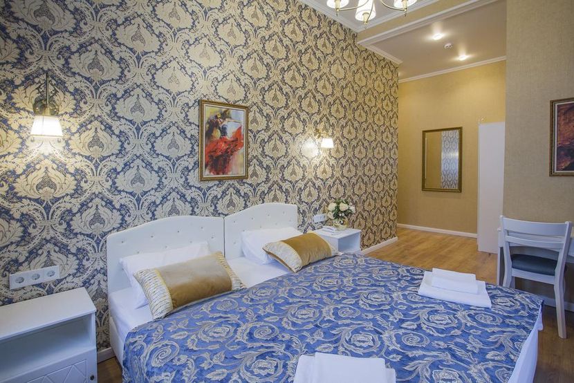 CATHERINE ART HOTEL - 2