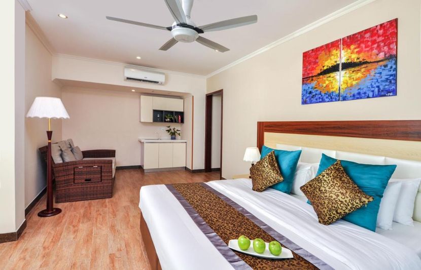 TRITON BEACH HOTEL & SPA - 3