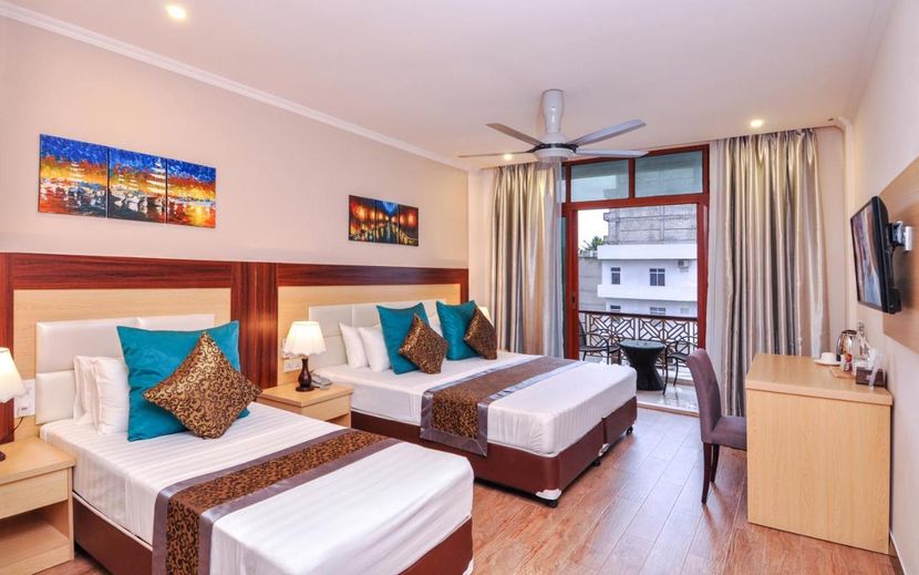 TRITON BEACH HOTEL & SPA - 4
