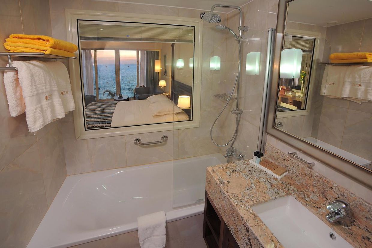 ALEXANDER THE GREAT BEACH HOTEL - 18