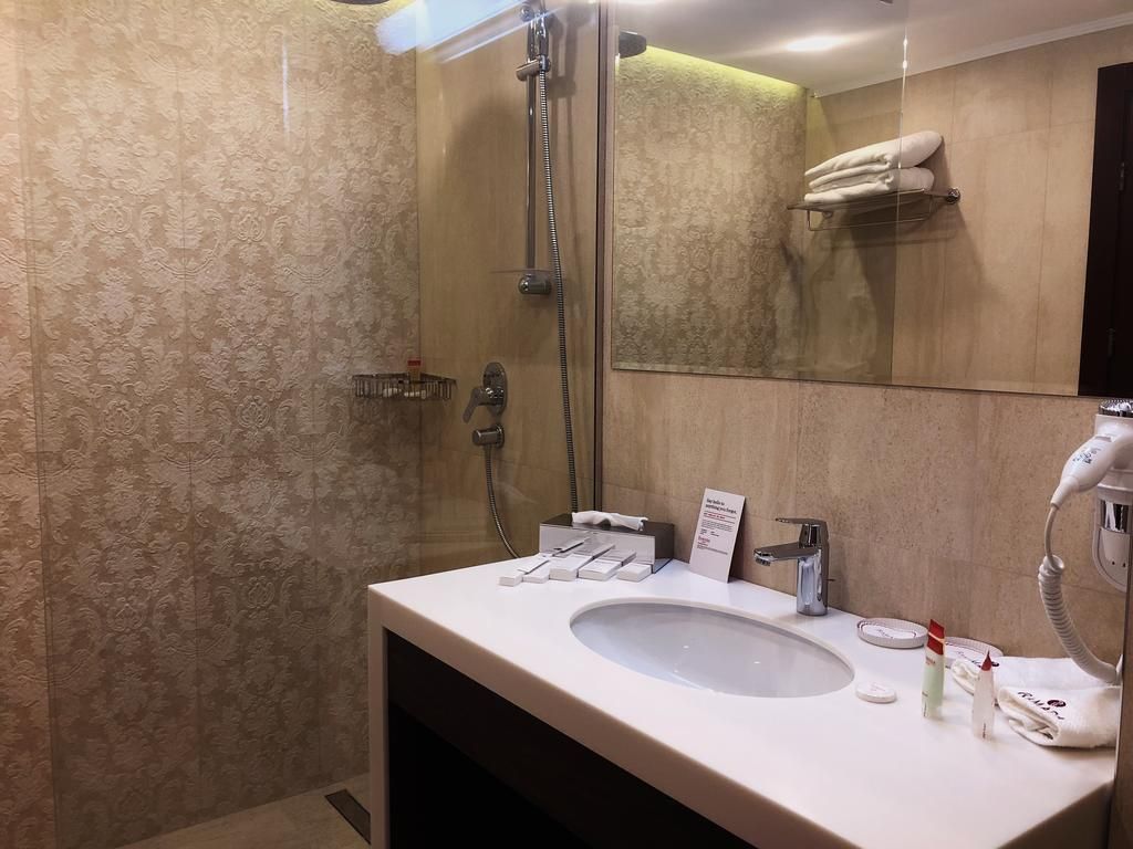 RAMADA HOTEL & SUITES BY WYNDHAM - 5