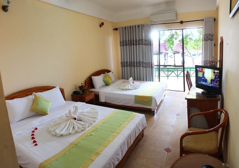 RESORT HON ROM 2 - 2