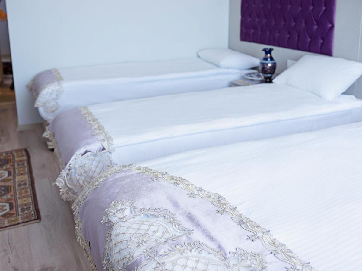 The Lola Hotel   - 13