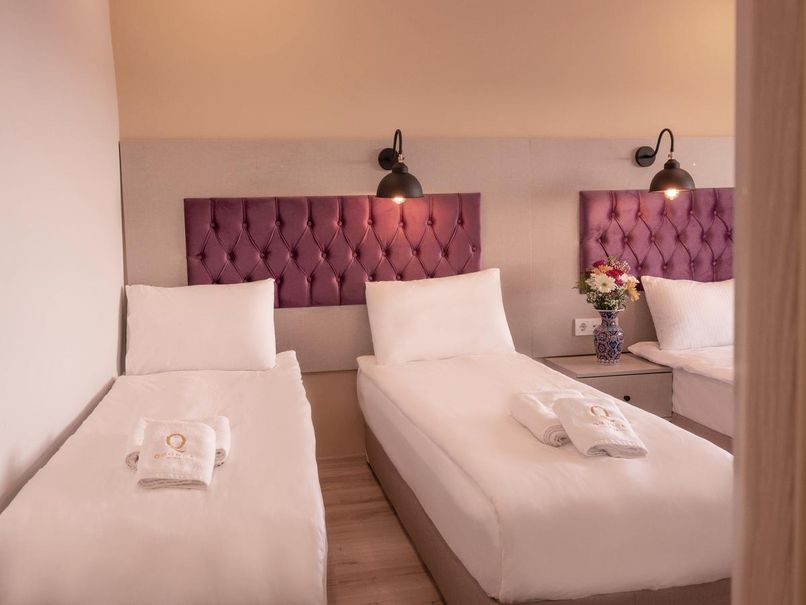 The Lola Hotel   - 4