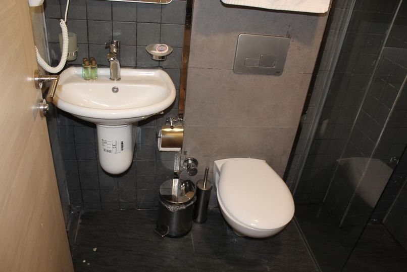 The Lola Hotel   - 6