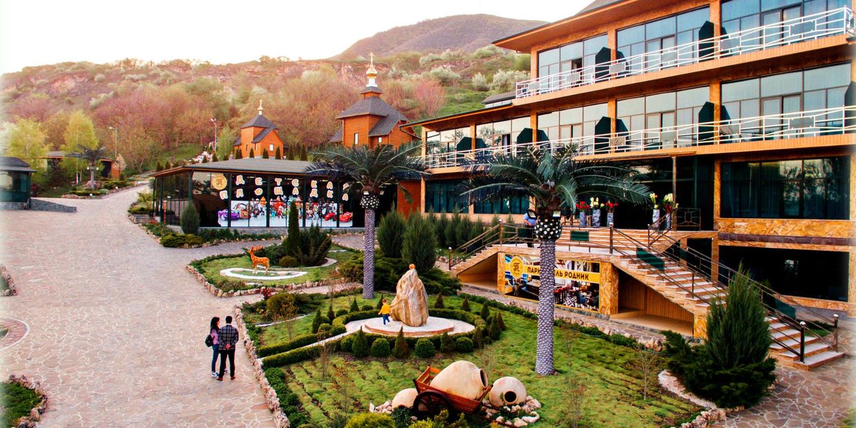 ПАРК РОДНИК, отель - 1