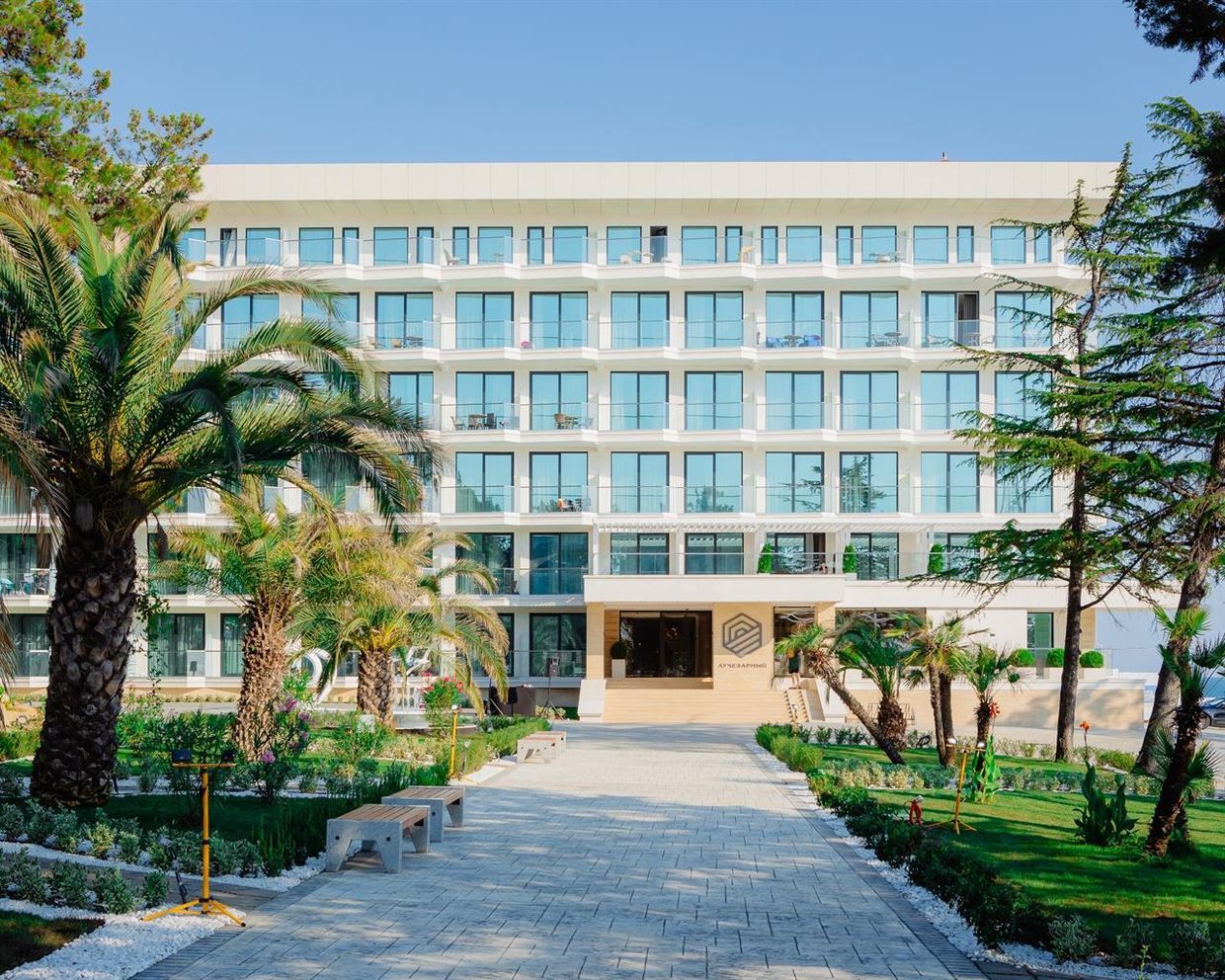 ЛУЧЕЗАРНЫЙ РЕЗОРТ, отель - 1