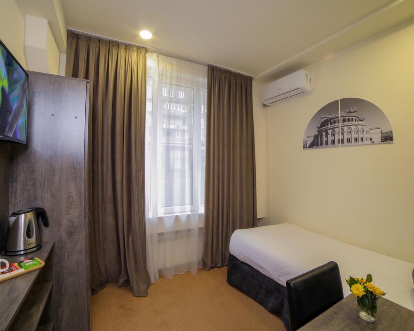 MEDIAN HOTEL - 4