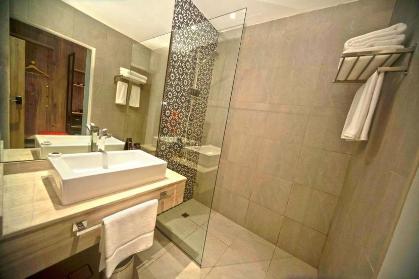KINGSGATE CANAL HOTEL - 2