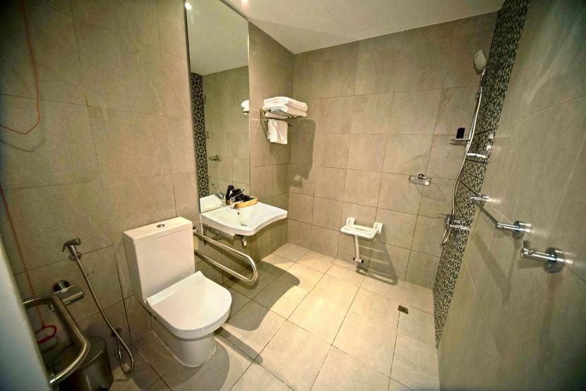 KINGSGATE CANAL HOTEL - 3