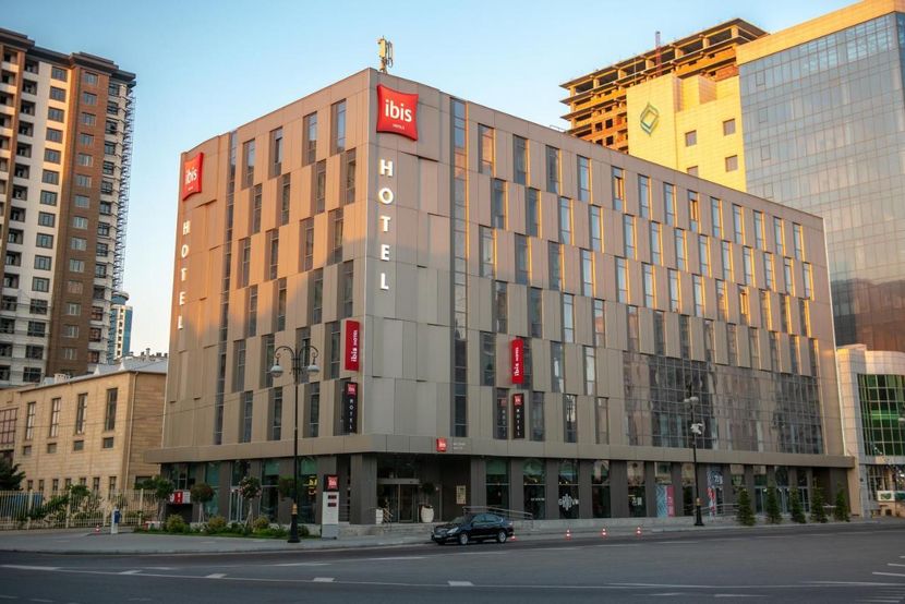 IBIS HOTEL - 1