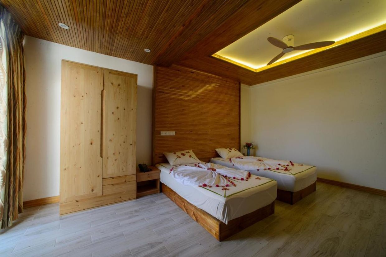 PERLA DHANGETHI - 19