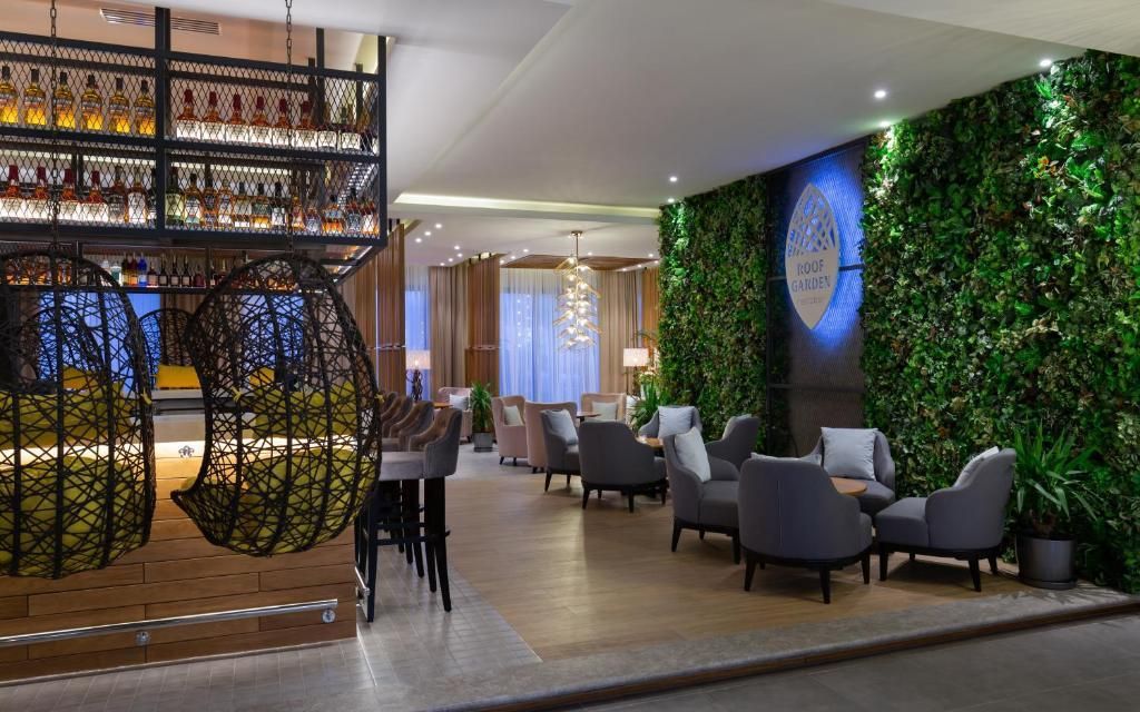 DOUBLETREE BY HILTON - 15