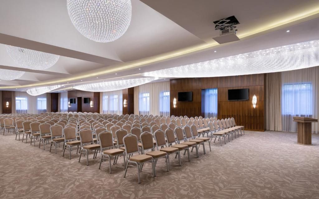 DOUBLETREE BY HILTON - 17