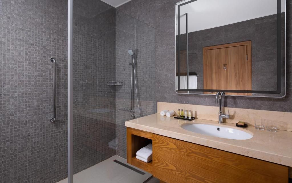 DOUBLETREE BY HILTON - 3