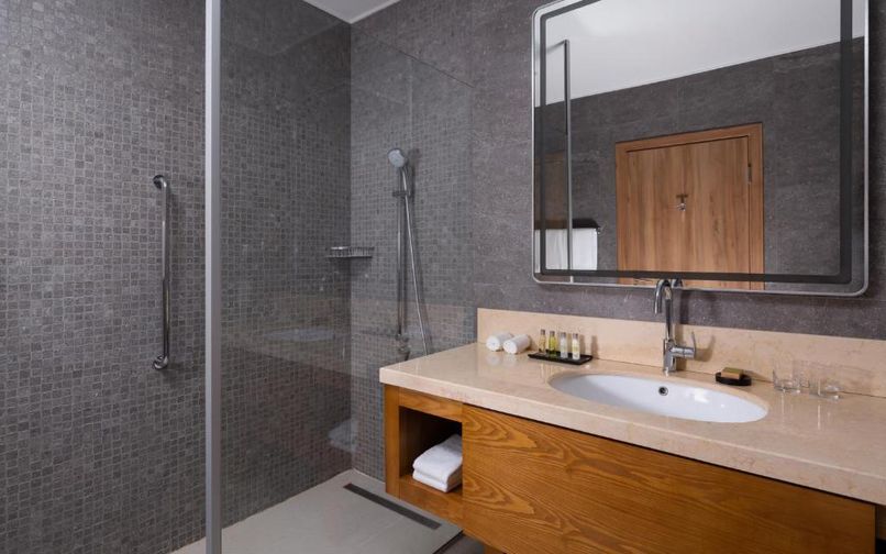 DOUBLETREE BY HILTON - 3