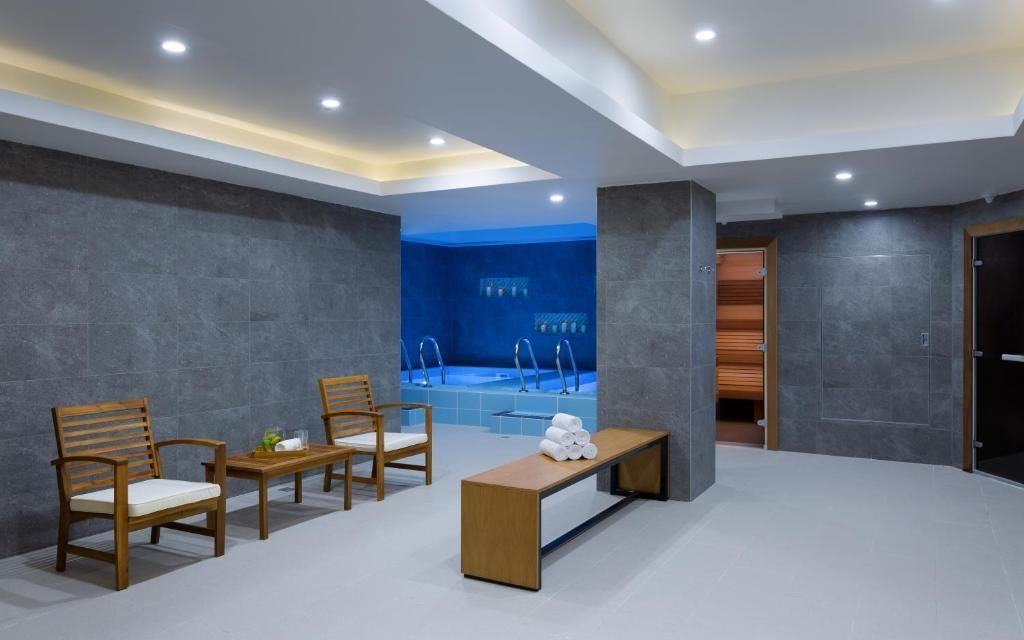 DOUBLETREE BY HILTON - 23