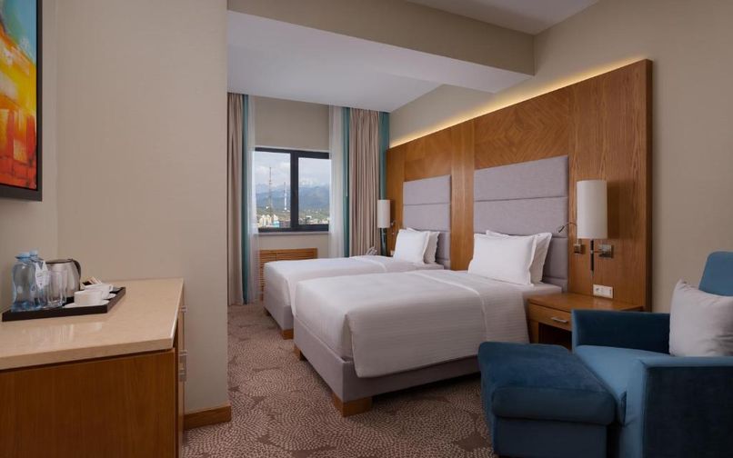 DOUBLETREE BY HILTON - 5