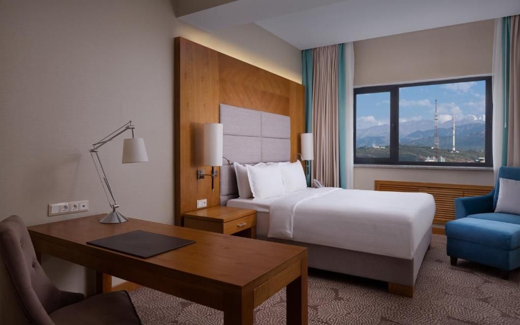 DOUBLETREE BY HILTON - 10