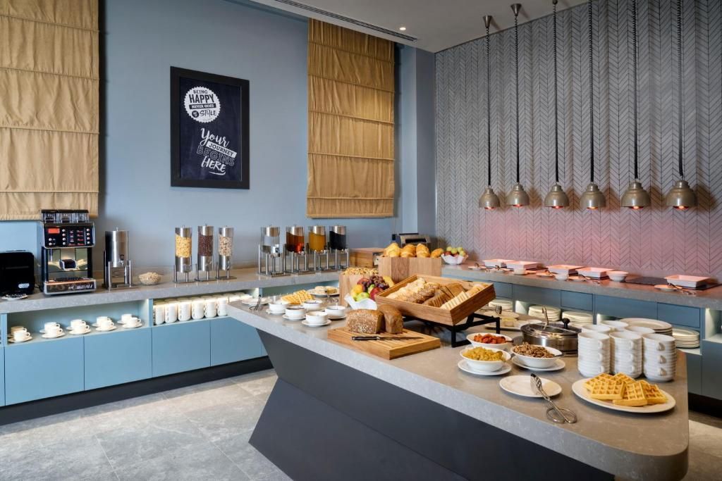 HAMPTON BY HILTON - 5