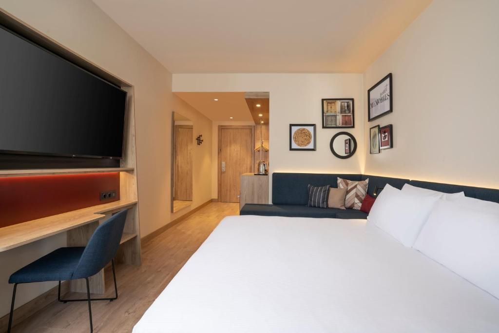 HAMPTON BY HILTON - 6