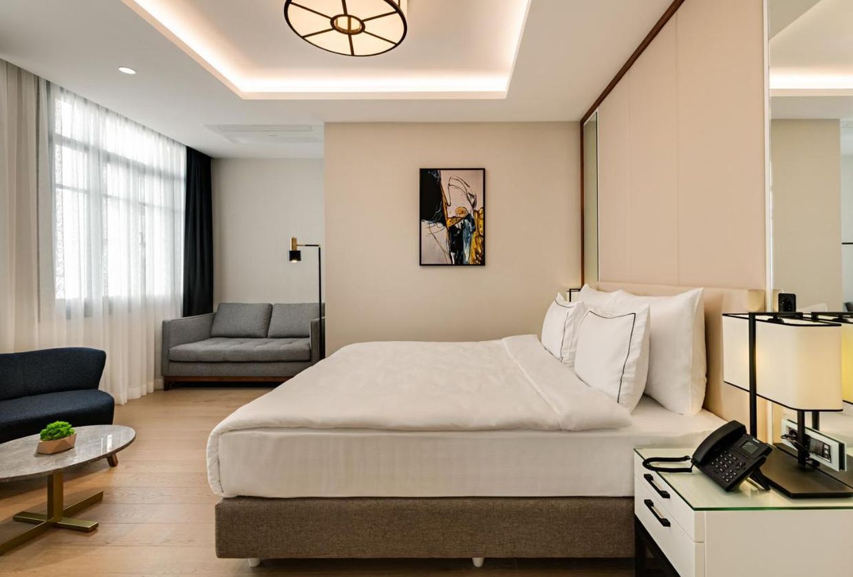 Gleam Collection Hotel - 12