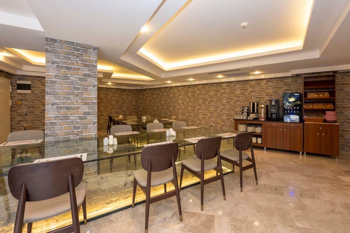 Ravi Hotel - 12