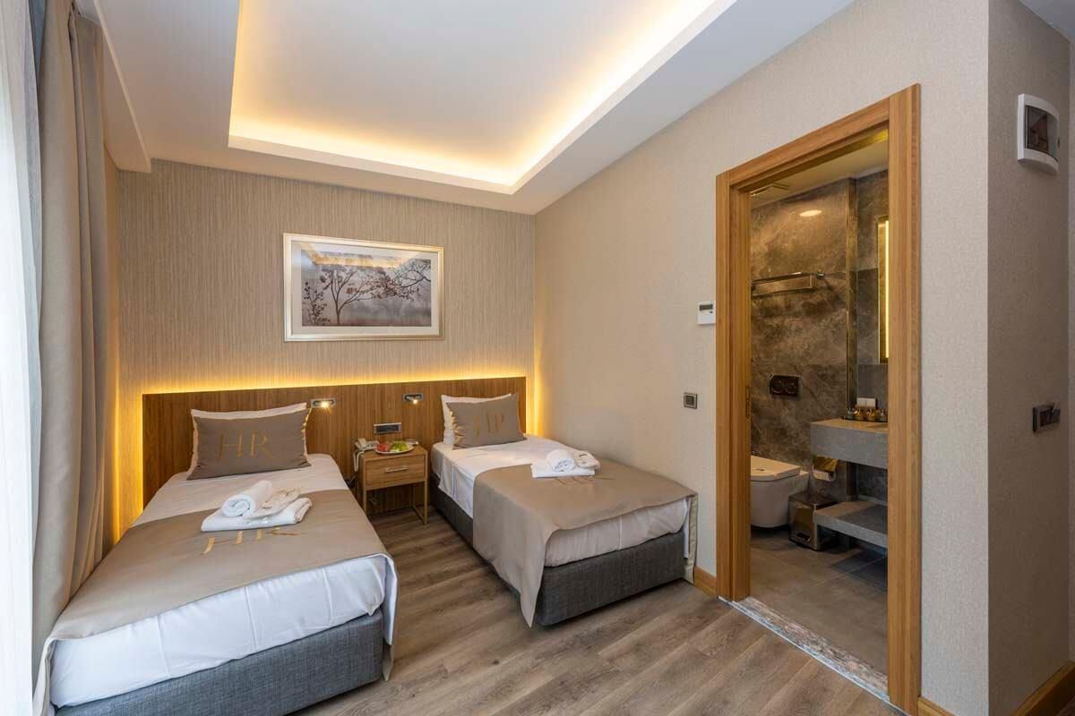 Ravi Hotel - 7
