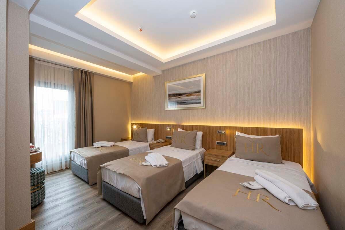Ravi Hotel - 8