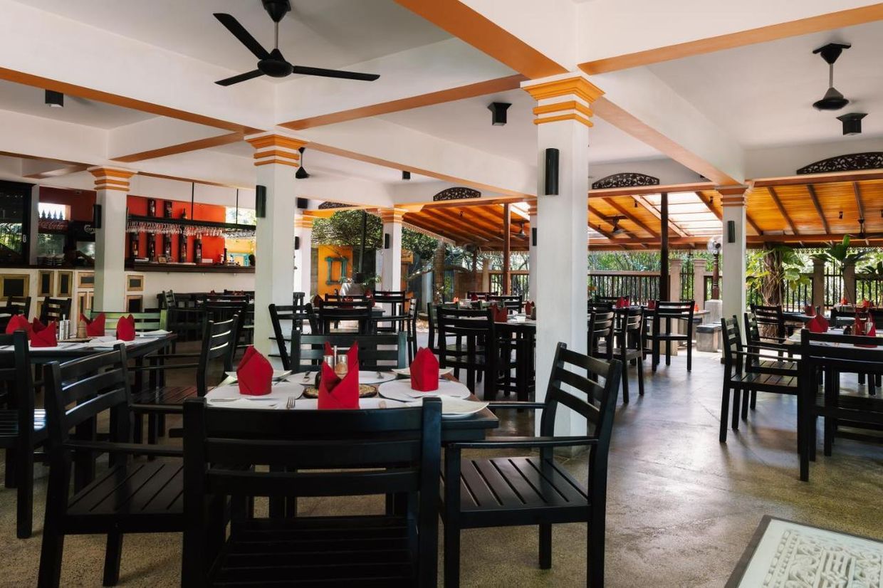 AMAL BEACH HOTEL - 18