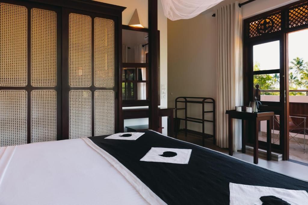 AMAL BEACH HOTEL - 36