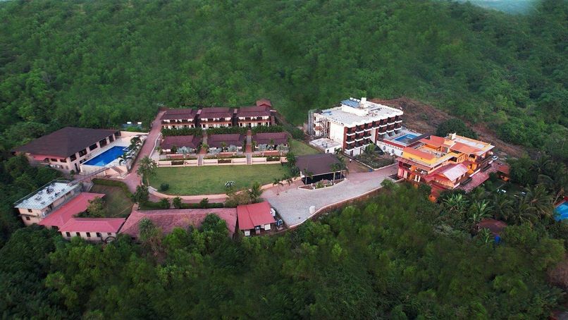 CRESCENT RESORT (ex. OXYGEN RESORT) - 1