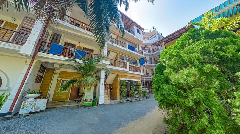 SKY GARDEN HOTEL - 1