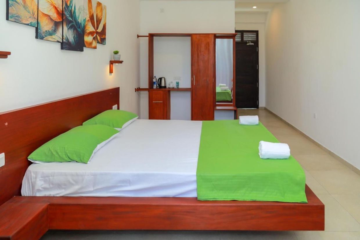 TRAVELLERS HOTEL HIKKADUWA - 8