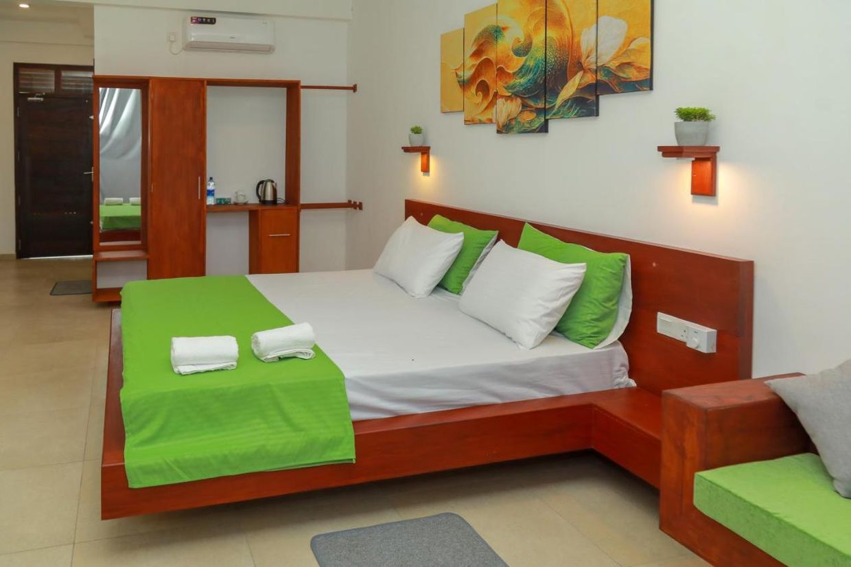 TRAVELLERS HOTEL HIKKADUWA - 9