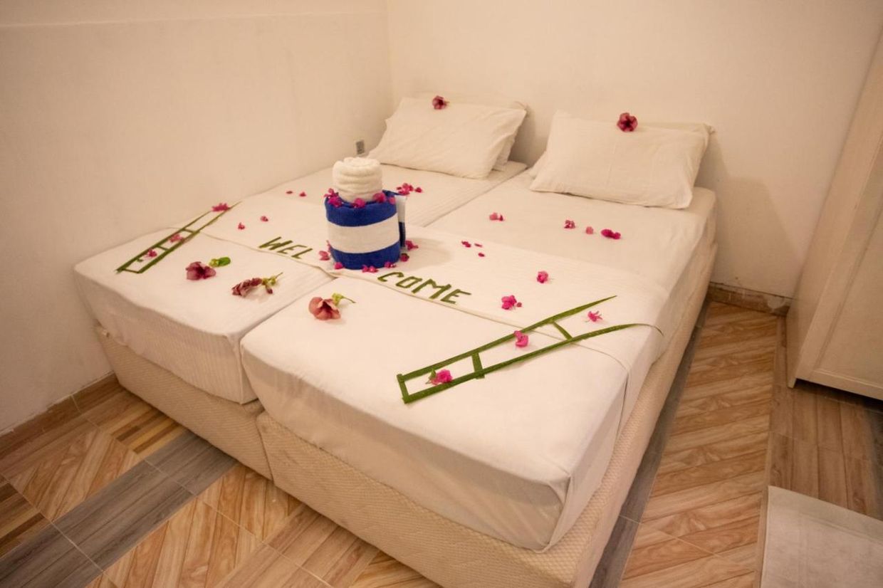 iHAVEN THULUSDHOO  - 12